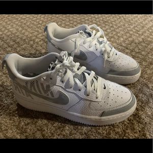 Nike Air Force One LV8-2
